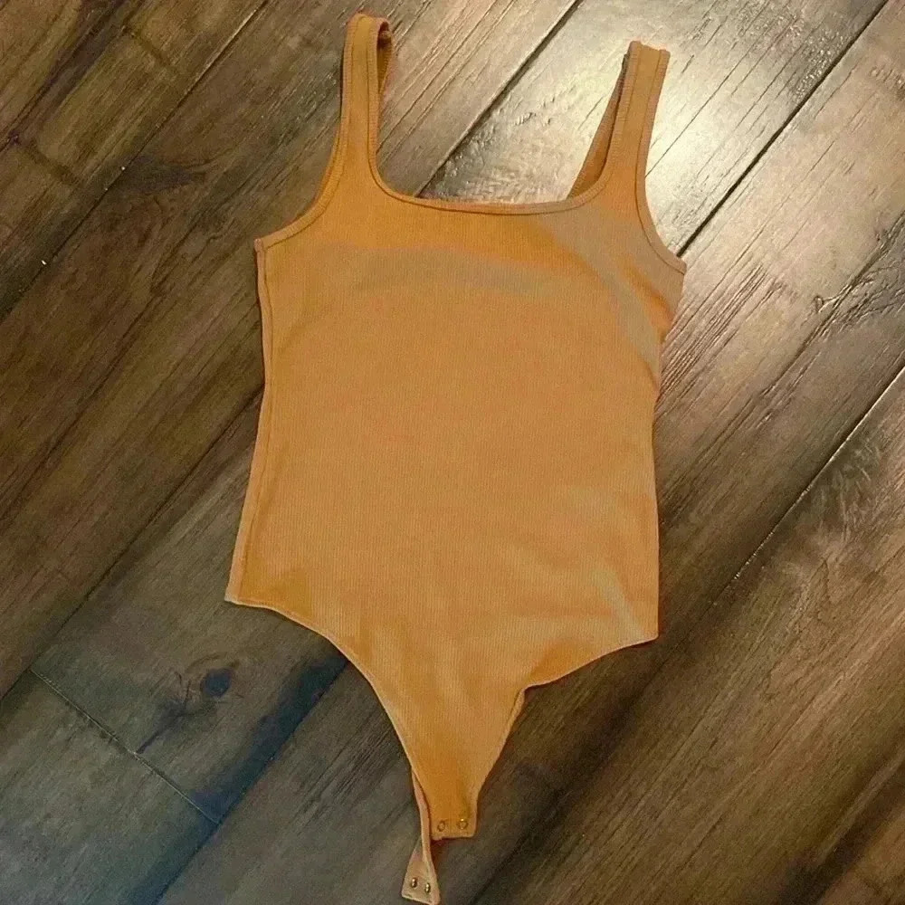 ABERCROMBIE AND FITCH Tan Ribbed Bodysuit Mustard color size s